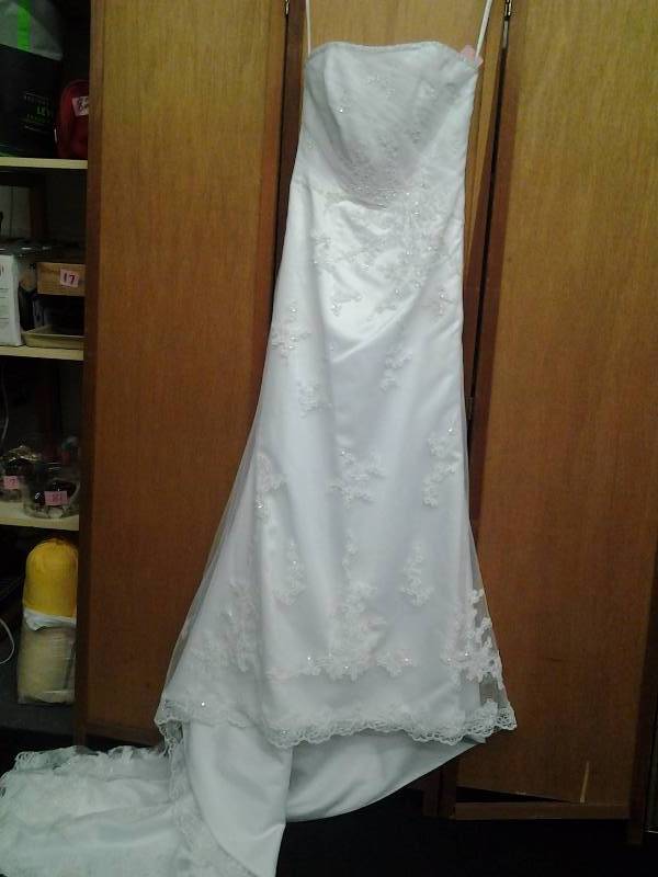lot 13 image: Michael A. White BeadedPearls Size 10