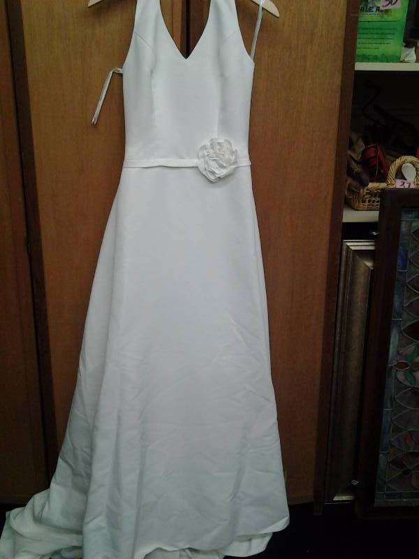lot 16 image: St. Tropez Size 8 Ivory