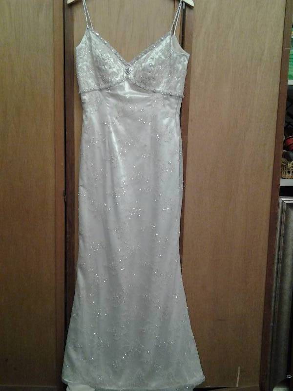 lot 24 image: No Brand Size 12 Beige Beaded Rhinestone