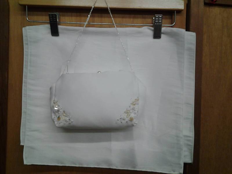 lot 28 image: White Shawl & Beaded Hand Bag