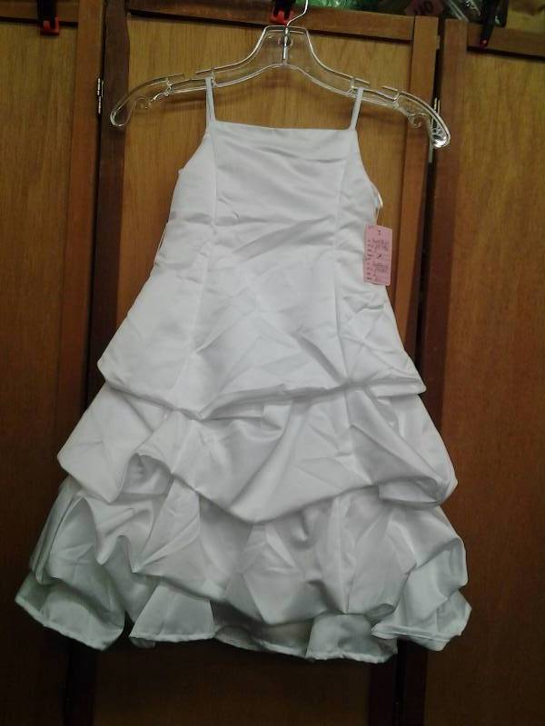 lot 33 image: Davids Bridal Girls Size 3 White