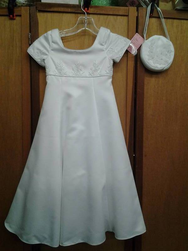 lot 36 image: Little Maiden Size 4 Dress & Purse (White)