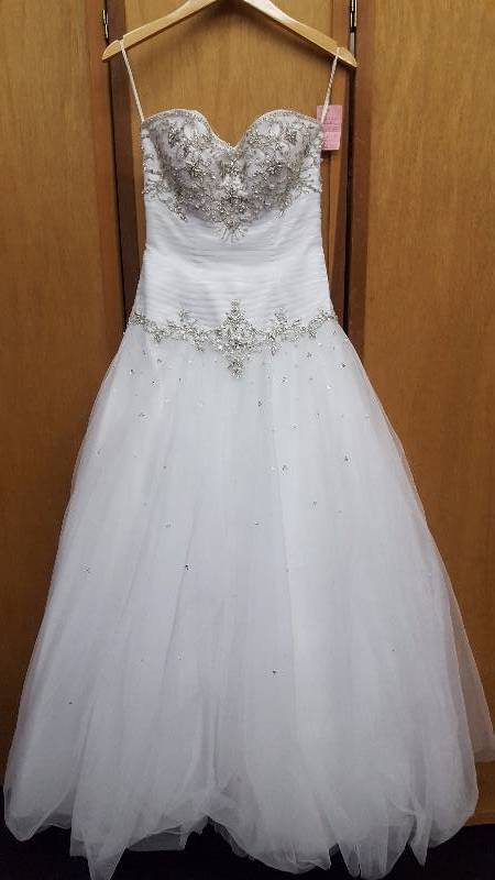 lot 9 image: The Cool Collection White Rhinestone Size 4