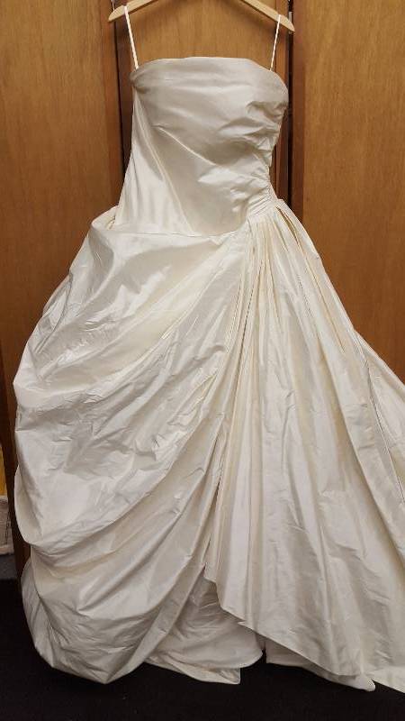 lot 5 image: Ramona Keveza Ivory Made In Canada (100% Silk) Size 18
