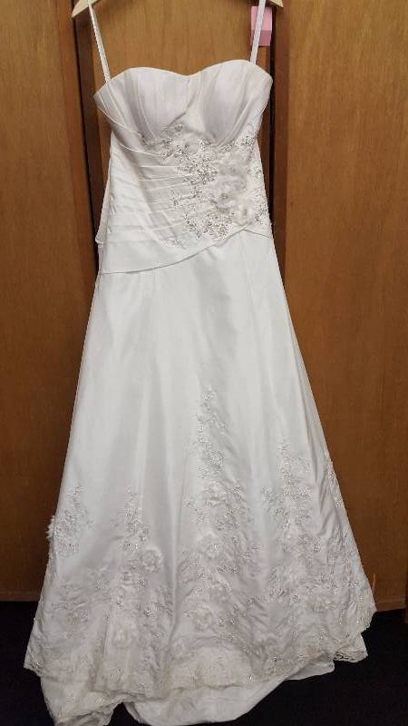 lot 3 image: PC Marys Ivory Beaded Size 12