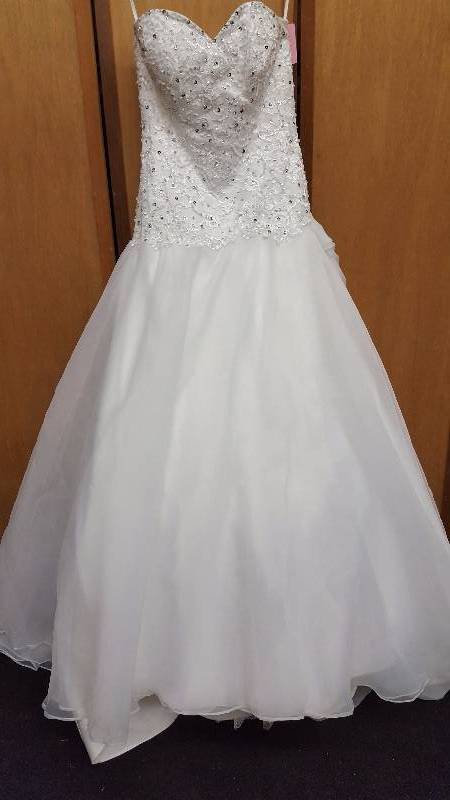 lot 2 image: Izidress Off White Beaded Sequins Size 8