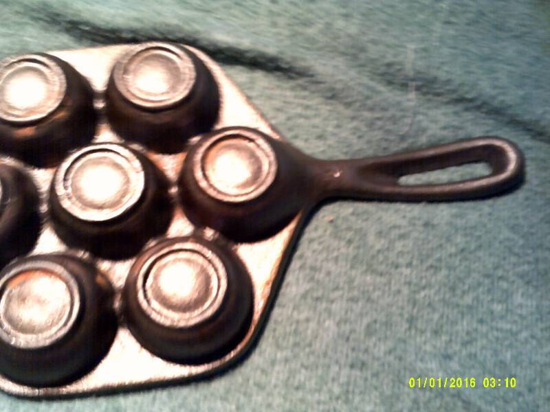 NUMBER 4 EGG GRIDDLE CAST IRON