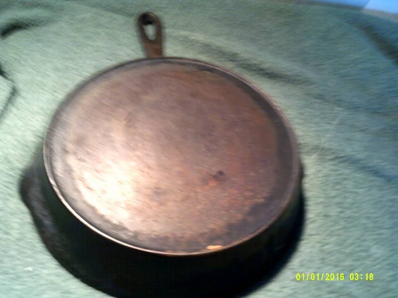 CAST IRON FRYING PAN