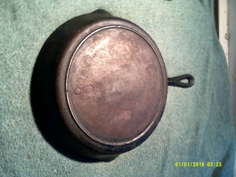 CAST IRON FRYING PAN