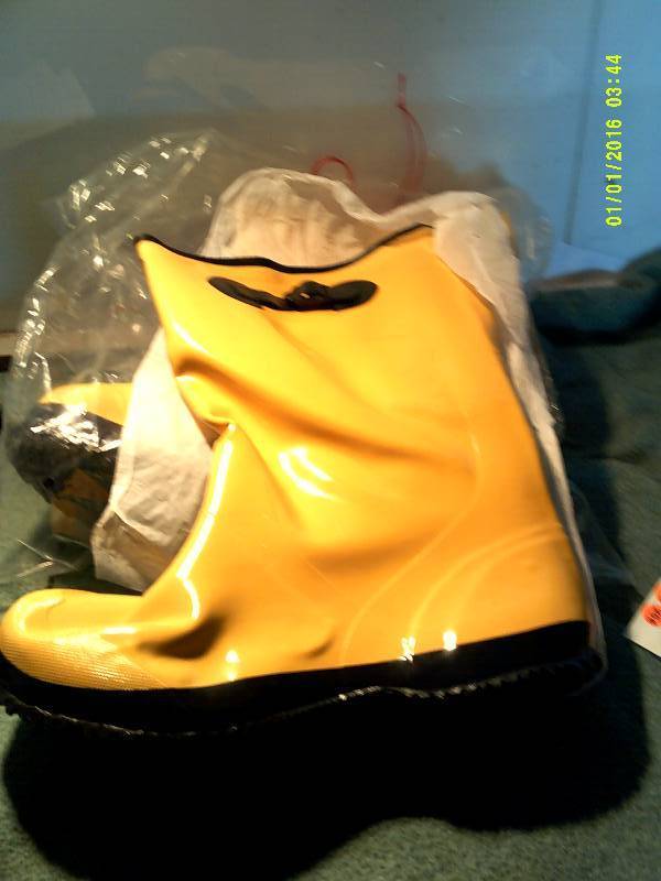 SZ 15 RUBBER BOOTS
