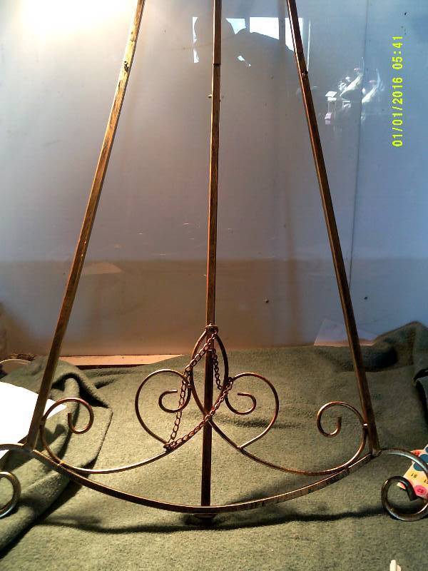 VINTAGE EASEL