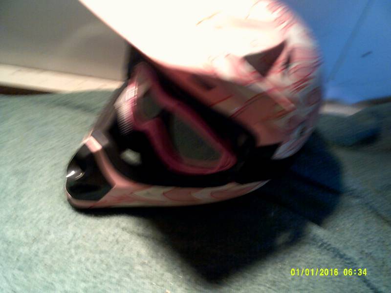 LIKE NEW GIRLS SNOWMOBILE HELMET