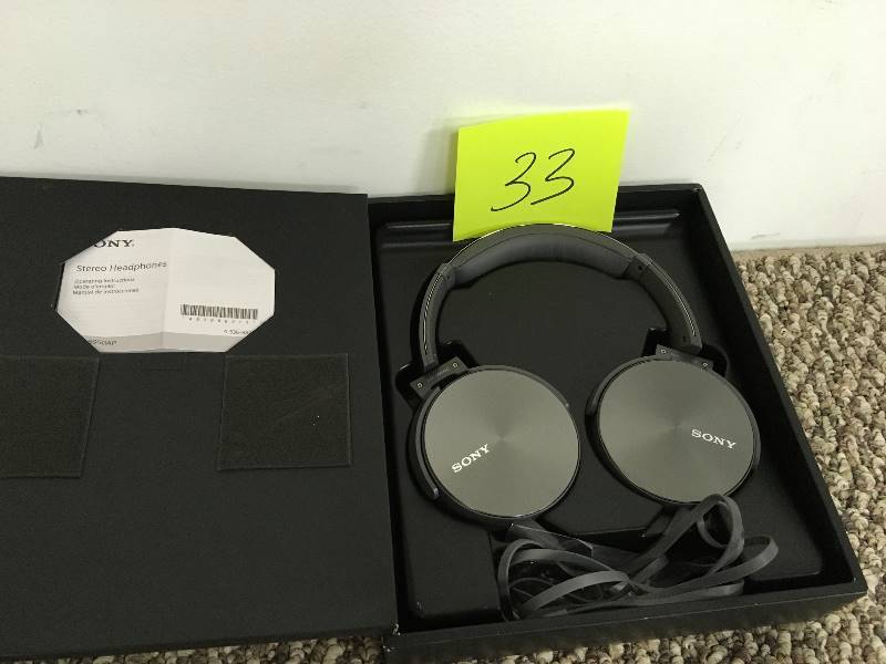 lot 33 image: Sony MDRXB950APH Extra Bass Smartphone Headset - Open Box