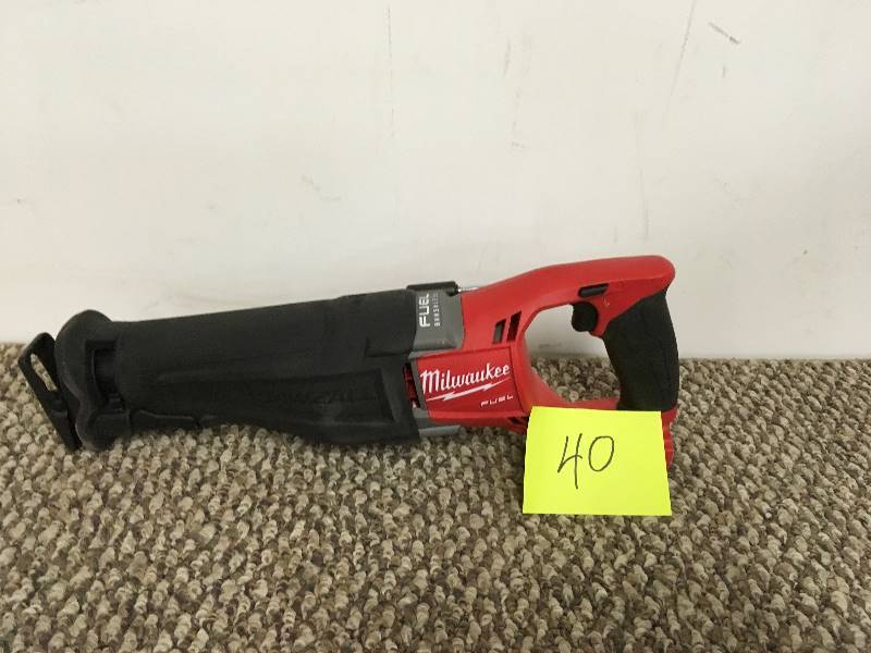 lot 40 image: Milwaukee 18 V Sawzall Reciprocating Saw