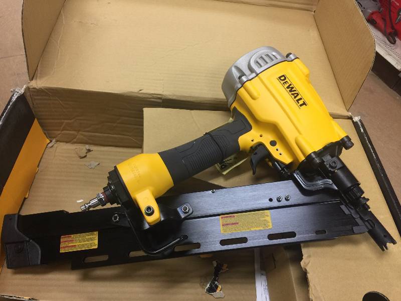 lot 139 image: DEWALT Pneumatic 28-Degree Framing Nailer open box never used