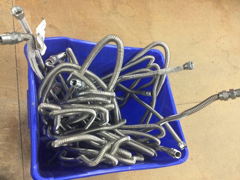 lot 140 image: Lot of 48 Gas Connector, Dormont, 20-3122-48 New