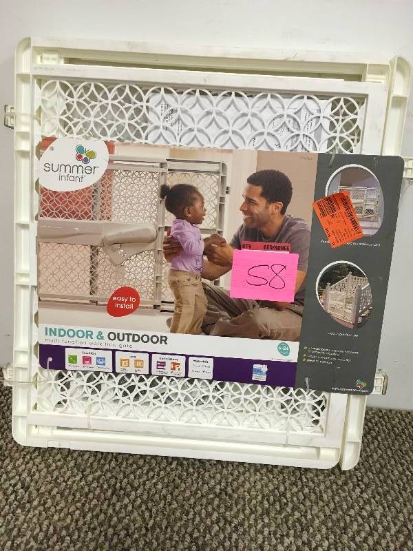 lot 58 image: Summer Infant Indoor & Outdoor Multi Function Walk-Thru Gate