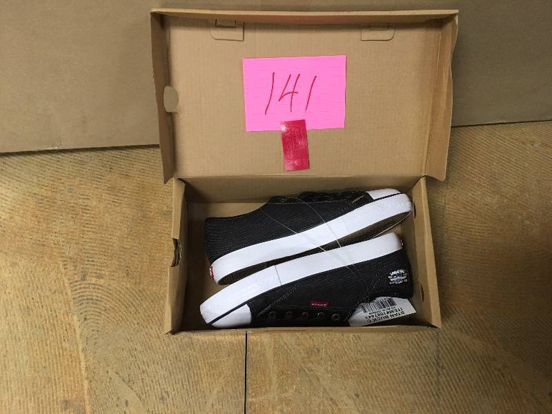 lot 141 image: Boys Levis Stan Buck Black Denim Sneakers size 3 new