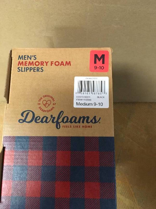 lot 148 image: Mens Memory Form Slippers Dearfoams
