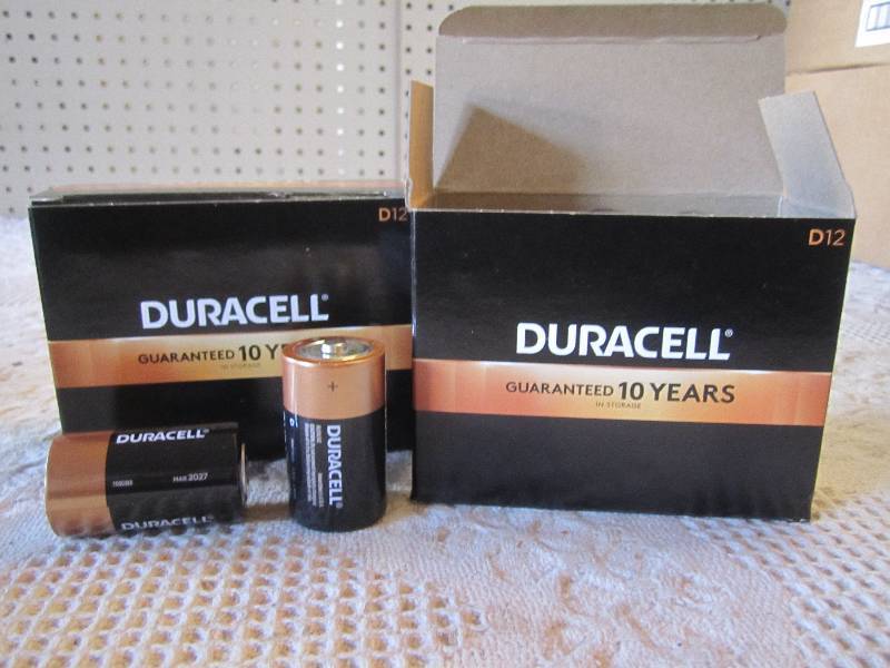 lot 2 image: Lot of 24 Duracell D Batteries 2 bo...