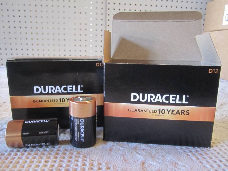 lot 3 image: Lot of 24 Duracell D Batteries 2 bo...