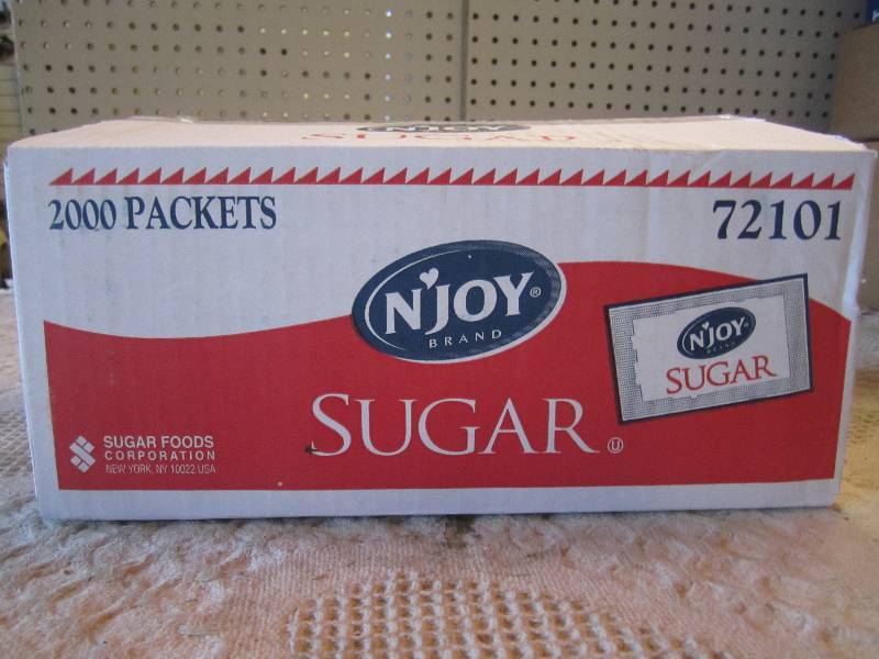 lot 20 image: Case of 2000 Sugar Packets Box dama...