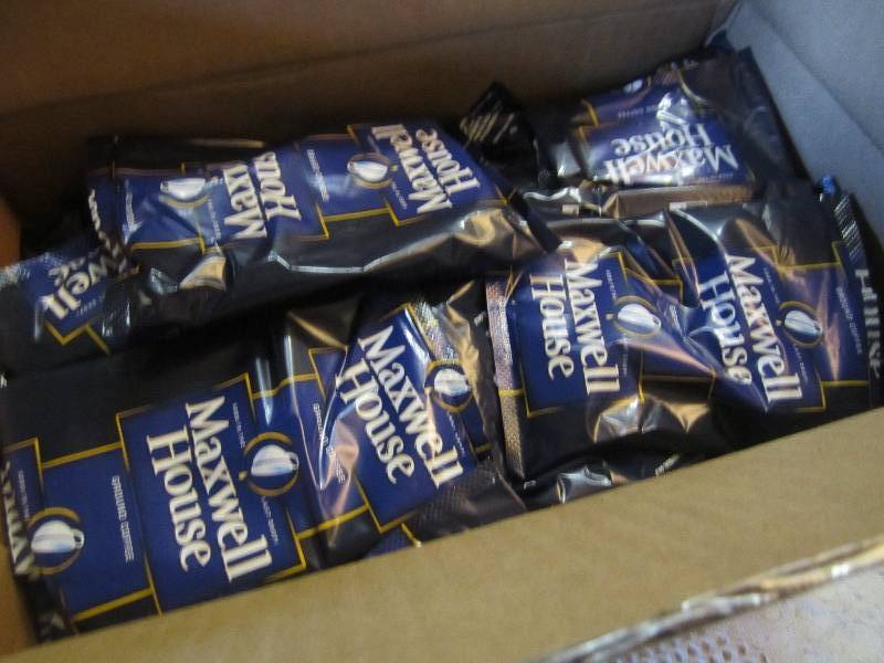 lot 22 image: Case of 42 Pouches Maxwell House Gr...