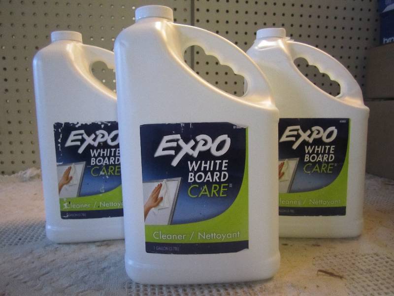 lot 24 image: Lot of 3 - 1 Gallon Expo White Boar...