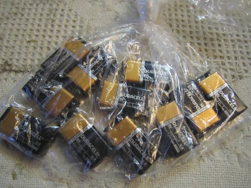 lot 40 image: Lot of 11 - 9 Volt Batteries No pac...