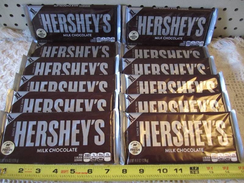 lot 129 image: Lot of 12 X-Large Hersheys Milk Cho...