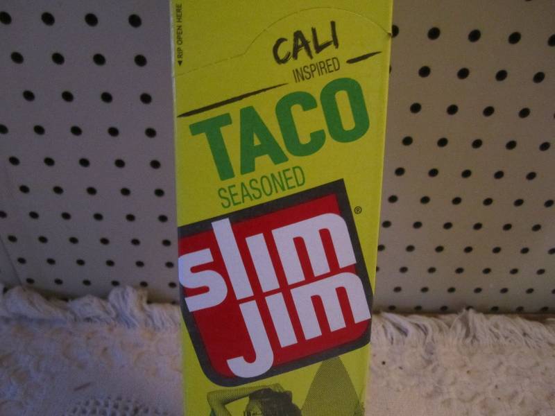 lot 147 image: Box of 24 Slim Jim Sticks Taco Seas...