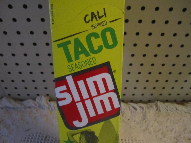 lot 149 image: Box of 24 Slim Jim Sticks Taco Seas...