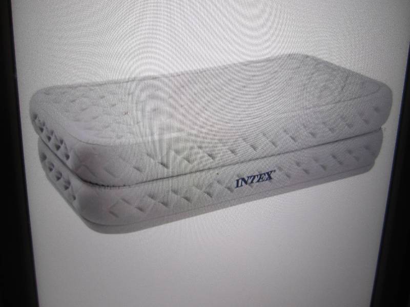 lot 157 image: Twin Supreme Air Flow Raised Airbed...