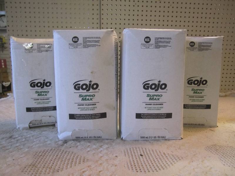 lot 165 image: Lot of 4 GoJo Supro Max Hand Cleane...