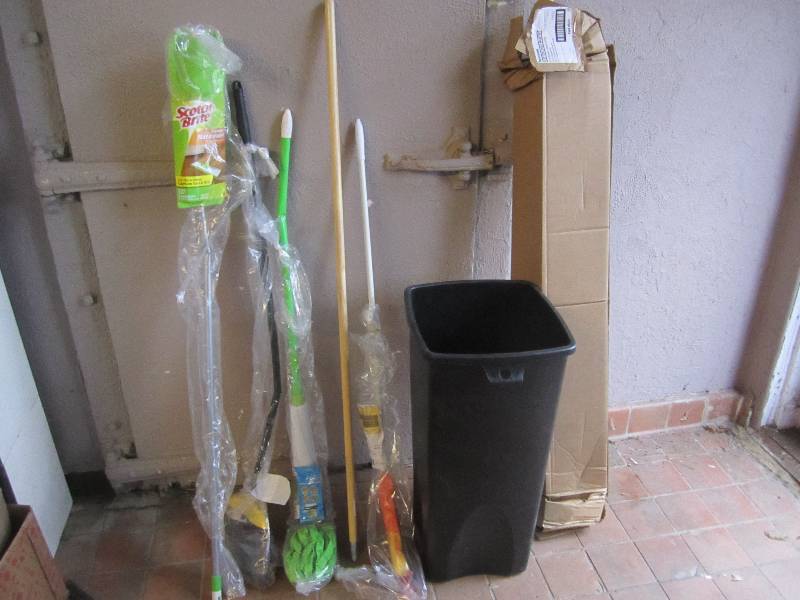 lot 174 image: Rubbermaid Trash Container and Misc...