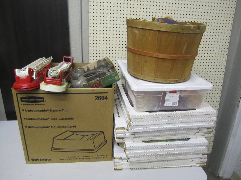 lot 177 image: Large Lot of Misc Vintage and New O...