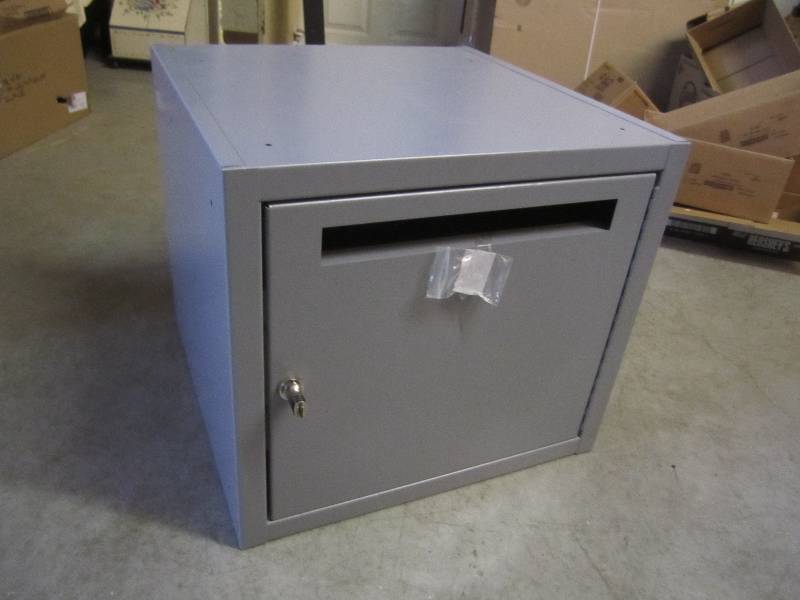 lot 185 image: Large Metal Locking Drop Box with K...