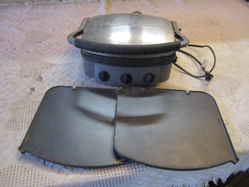 lot 186 image: Vintage Bella Home GriddleGrill Te...