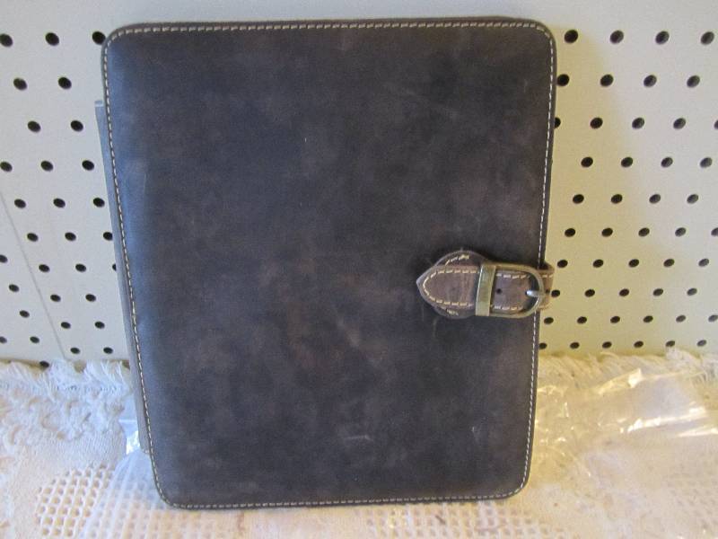 lot 188 image: Canyon Outback Leather Media Holder...
