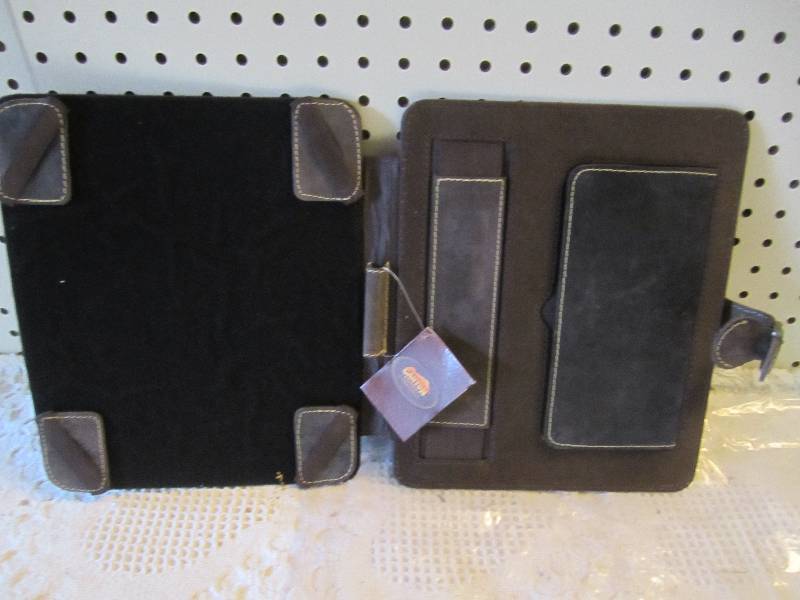 lot 189 image: Canyon Outback Leather Media Holder...