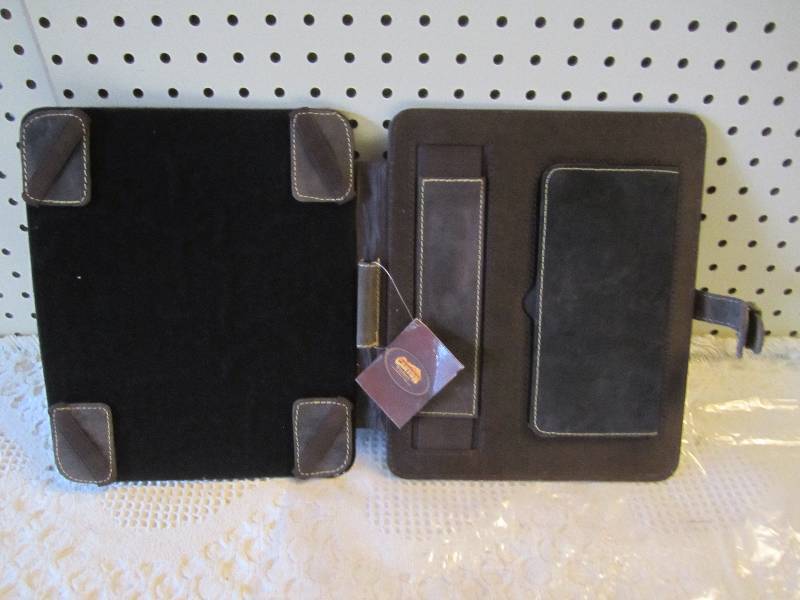 lot 191 image: Canyon Outback Leather Media Holder...