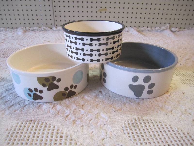 lot 219 image: Lot of 3 Ceramic Dog Bowls 8 and 6...