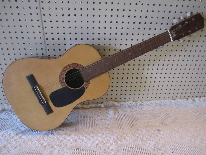 lot 227 image: Acoustic Guitar Diasonic 36.25 lon...