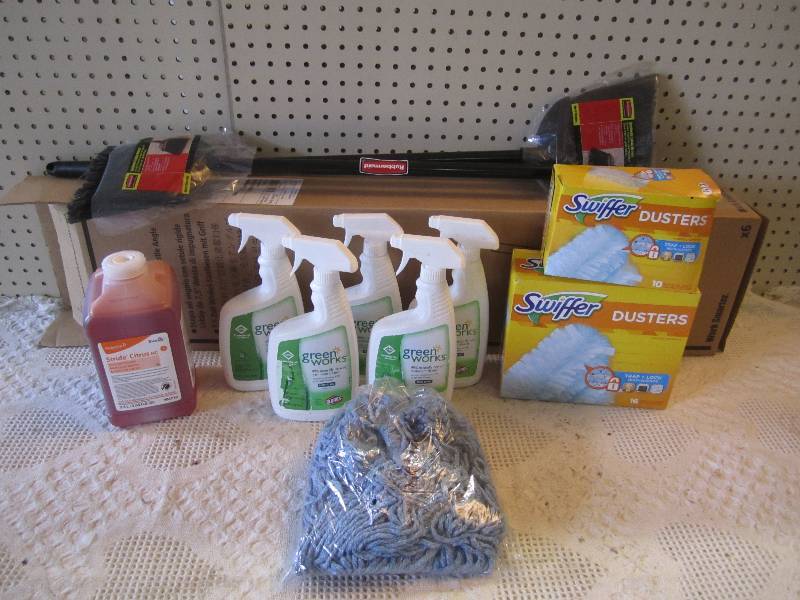 lot 231 image: Lot of Misc Cleaning Items See phot...