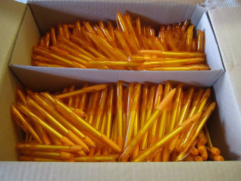 lot 262 image: Case of 500 Ink Pens Transparent Or...