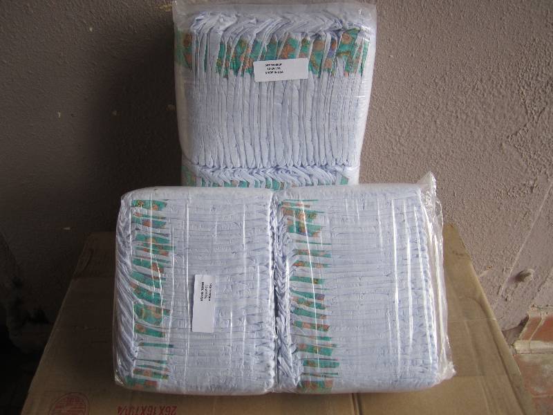 lot 301 image: Lot of 100 Diapers Size Medium 12-2...