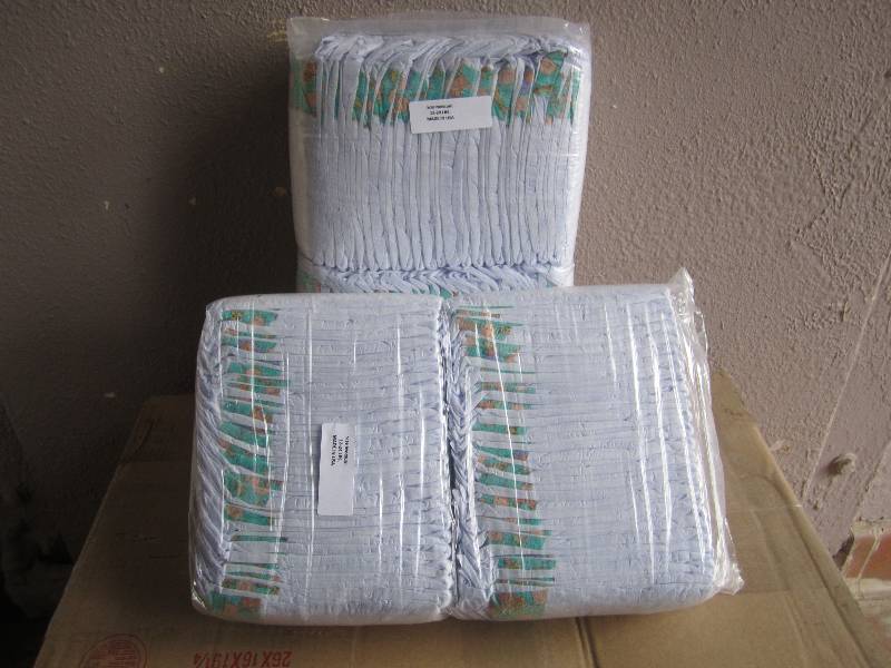 lot 302 image: Lot of 100 Diapers Size Medium 12-2...
