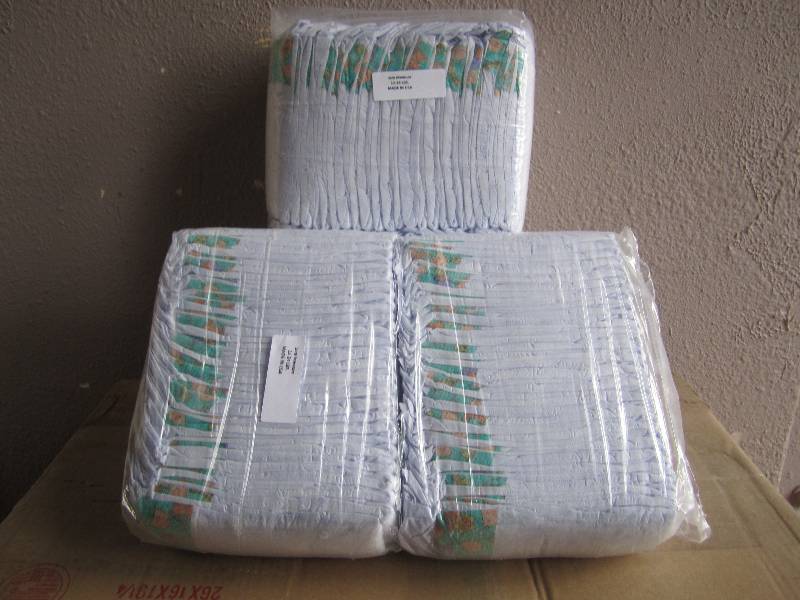 lot 304 image: Lot of 100 Diapers Size Medium 12-2...