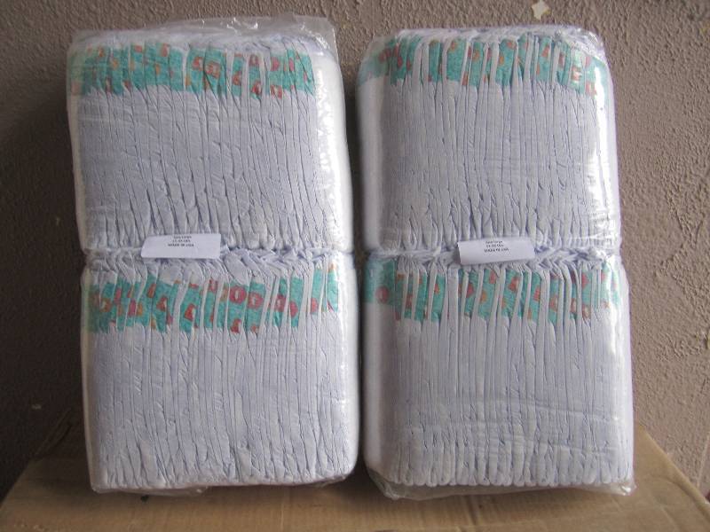 lot 307 image: Lot of 100 Diapers Size Large 21-35...