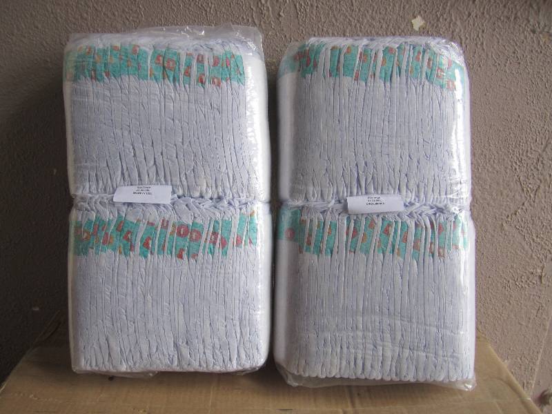 lot 308 image: Lot of 100 Diapers Size Large 21-35...